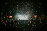 Hoe bescherm ik mijn gehoor bij festivals?