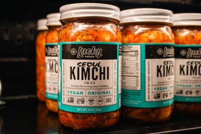 Dit is waarom kimchi en kefir zo goed zijn voor je darmen